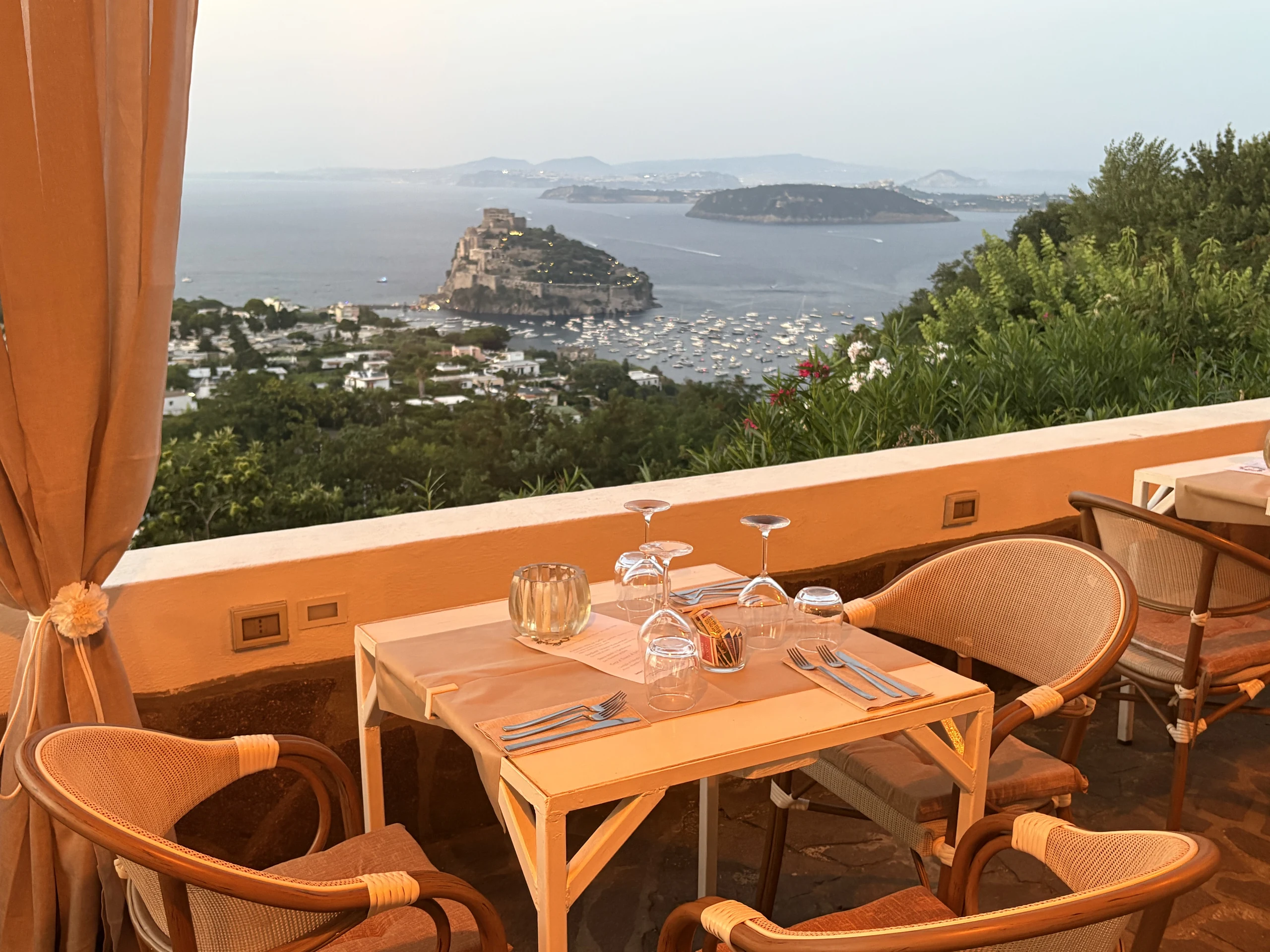 Die Terrasse über dem Golf