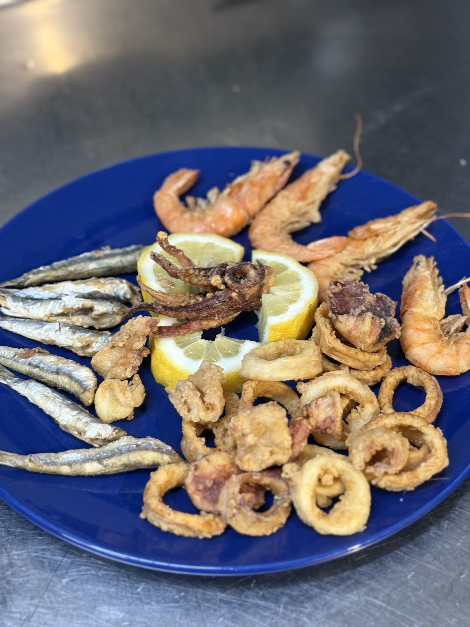 Frittura mista di pesce, calamari e gamberi – Barracuda Restaurant Ischia