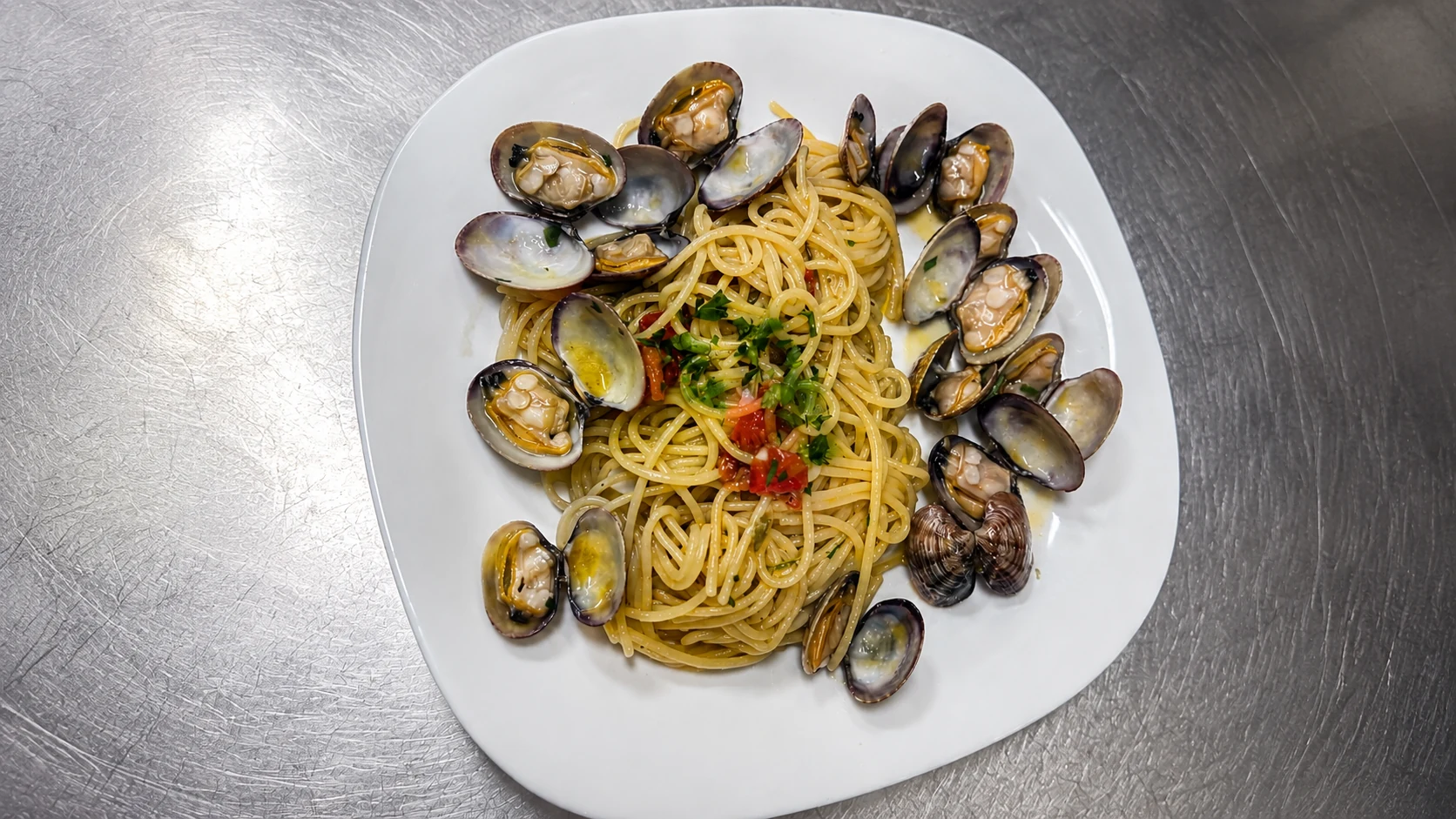 Spaghetti alle vongole -Barracuda Restaurant